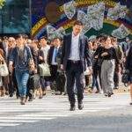 日本低慾望社會主題視覺：呈現少子化、高齡化與消費停滯對日本社會的影響