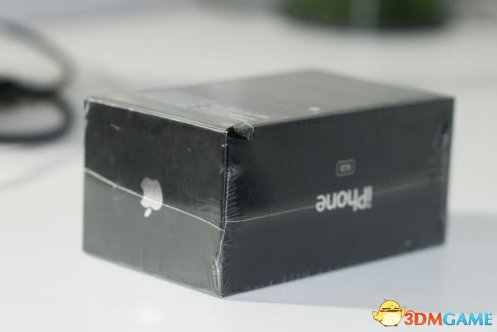 整整10年 没有拆封的iPhone1代手机售出超高价格
